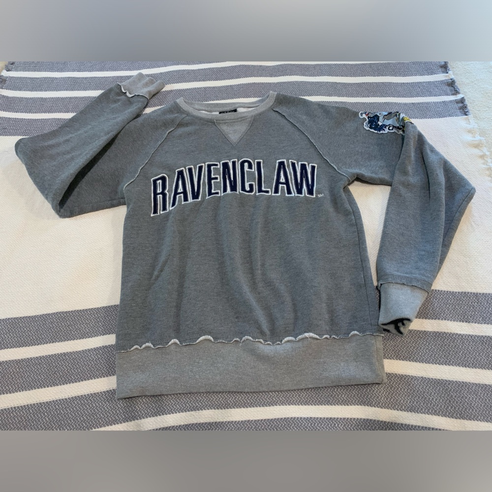 Harry Potter, Ravenclaw sweatshirt.